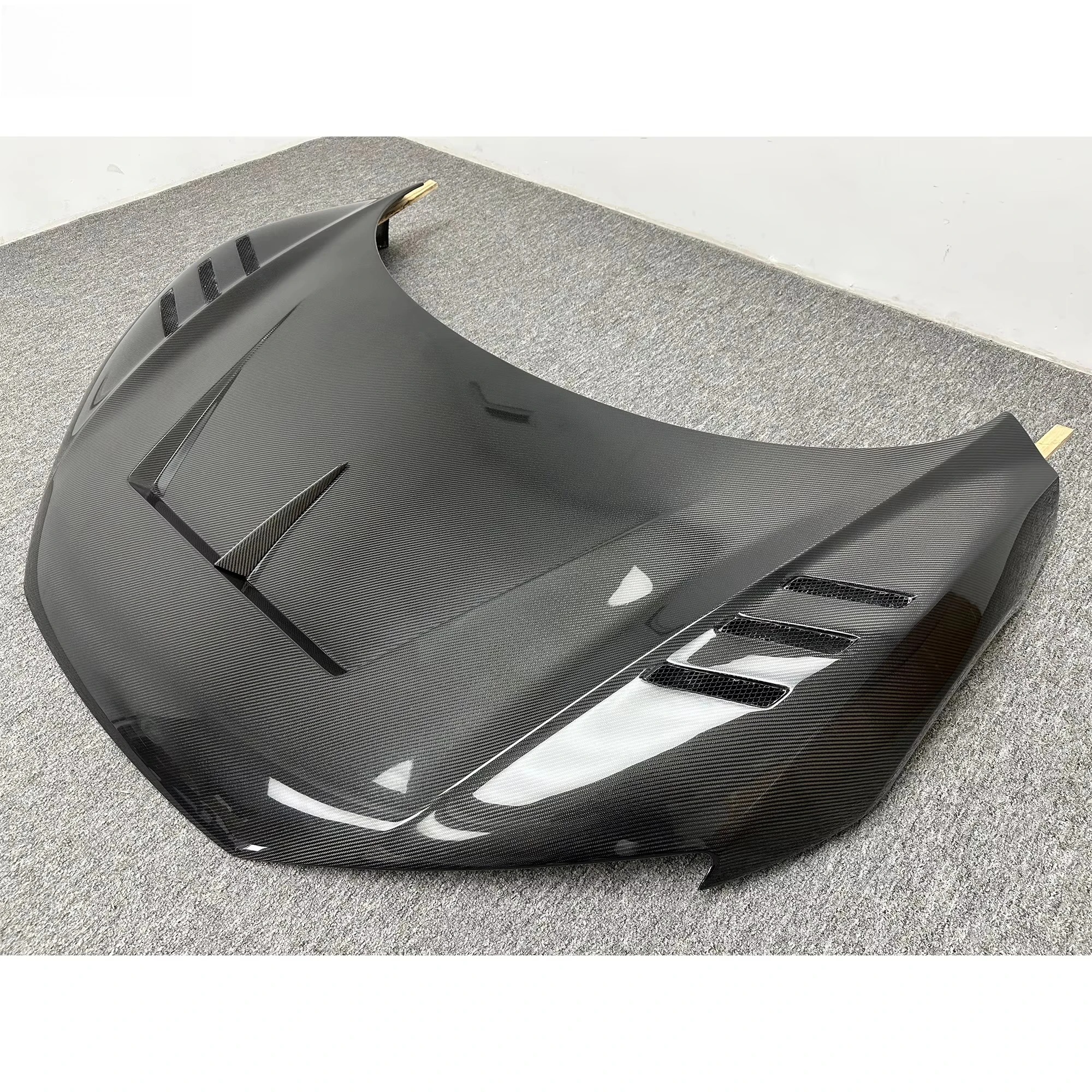 1016 Style Wet Carbon Fiber Front Hood for R8 2023 Carbon Engine Cover Bonnet Body Kits Car Parts